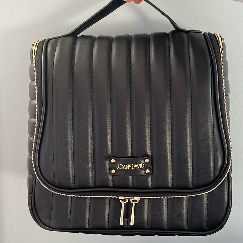 Travel hanging toiletry bag